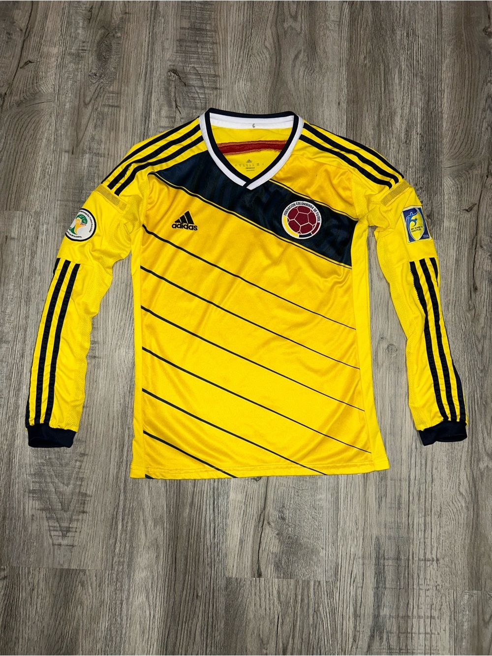 Colombia 2014 home jersey size youth medium